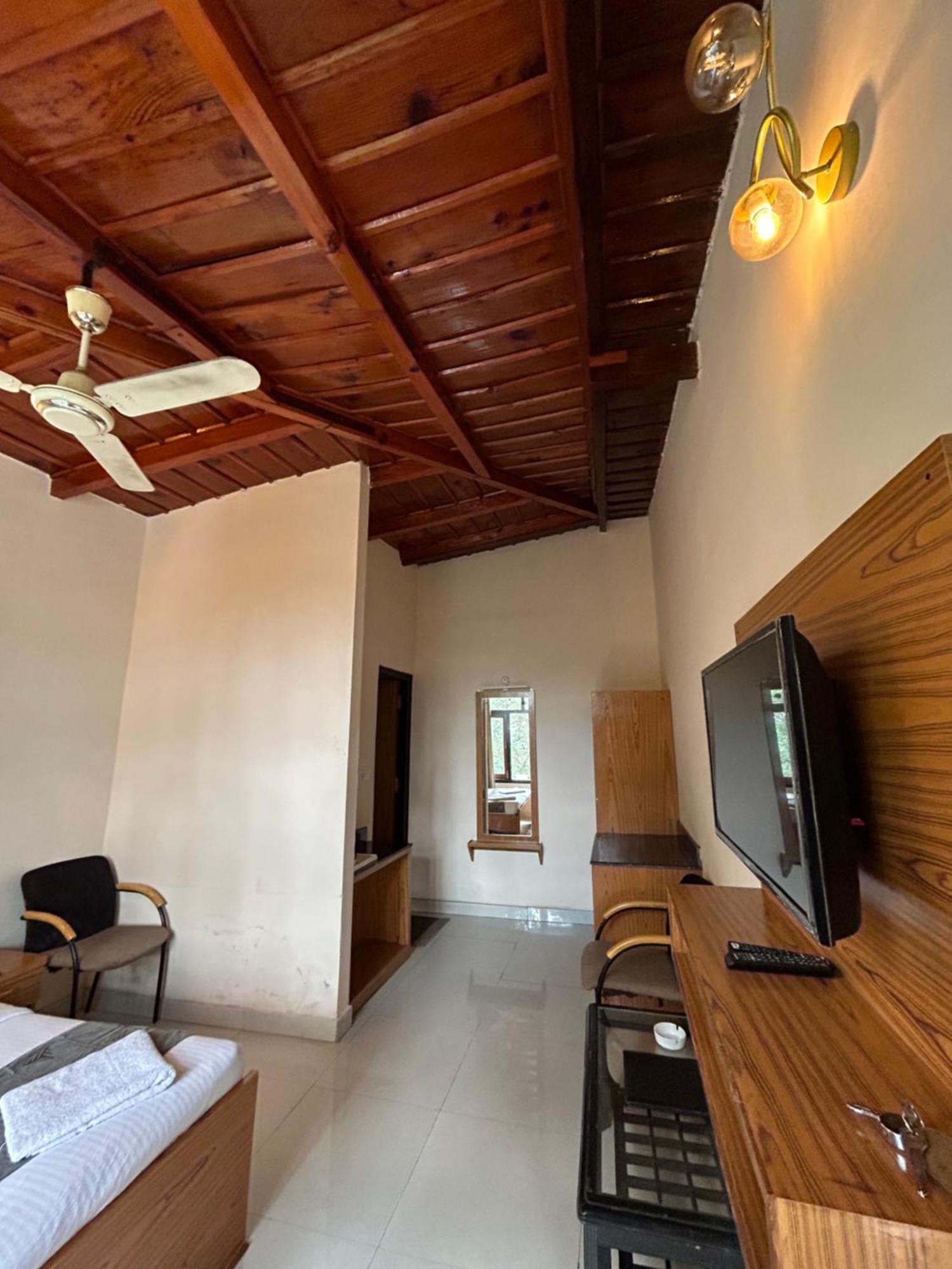 Hotel Maya Regency Bhimtal Exterior photo
