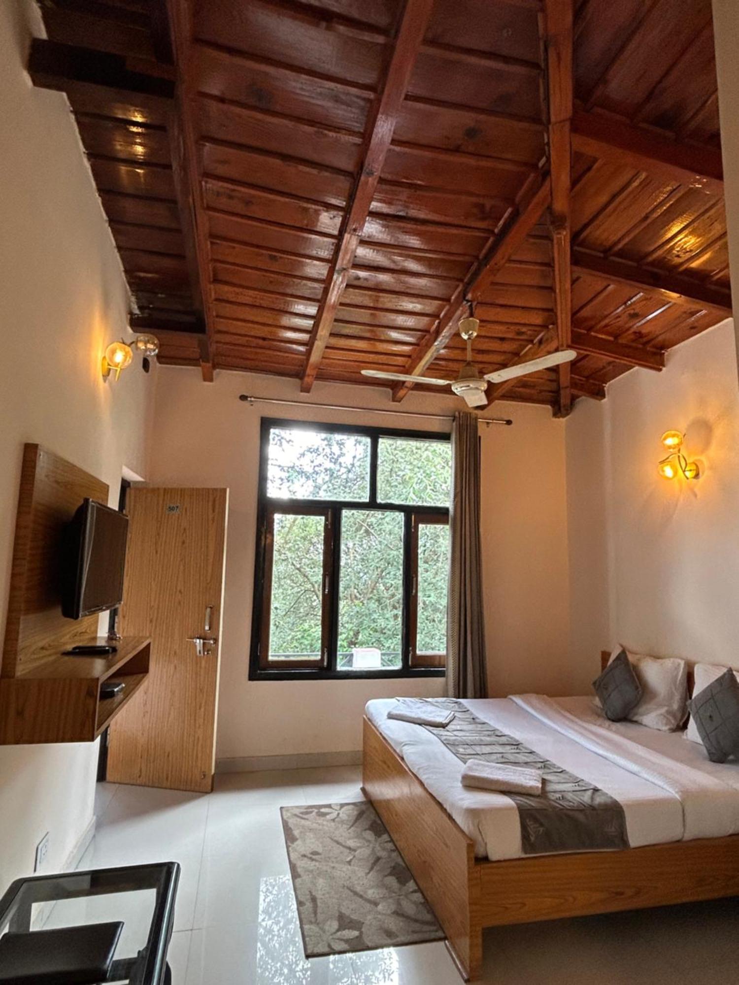 Hotel Maya Regency Bhimtal Exterior photo